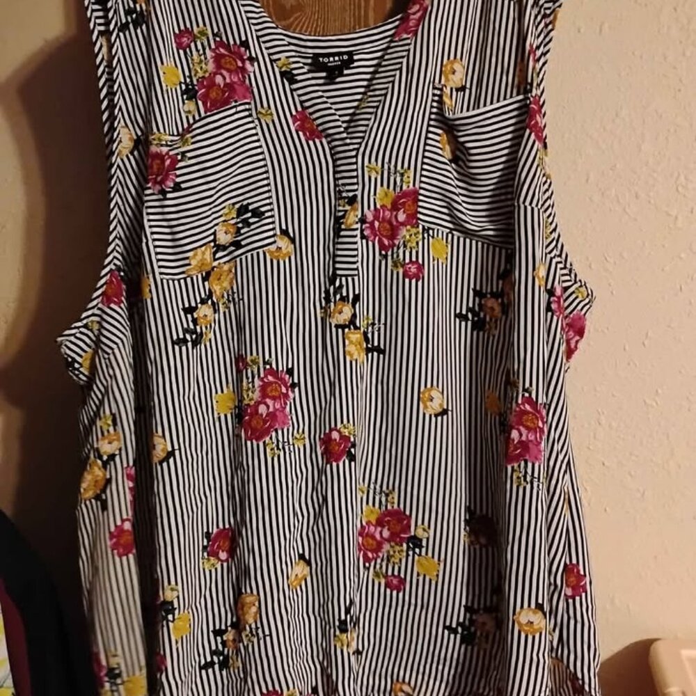 Torrid size 4 Sleeveless
